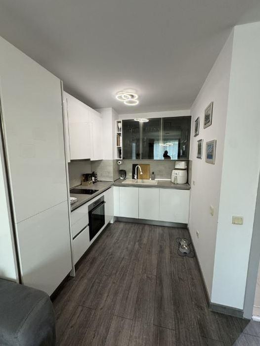 Дава се под наем Двустаен апартамент в к.к. Св.Св. Константин и Елена - 75 кв.м за 700 € - Снимка #2