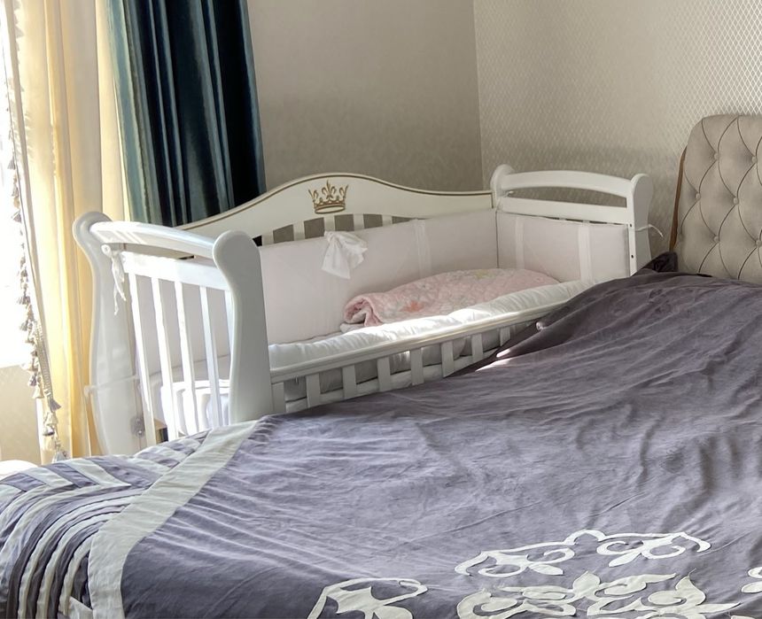 Продам детскую кровать и комод