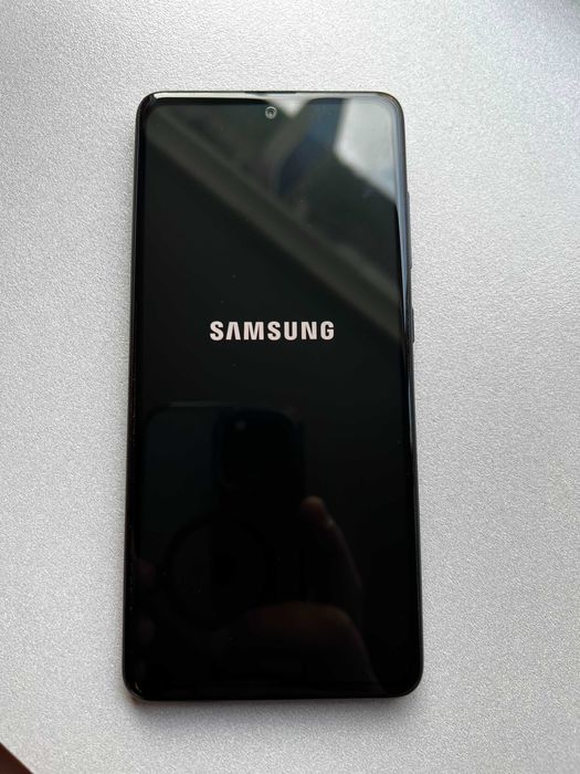 A51  Отличен - без ремонти ,батерията без износване.