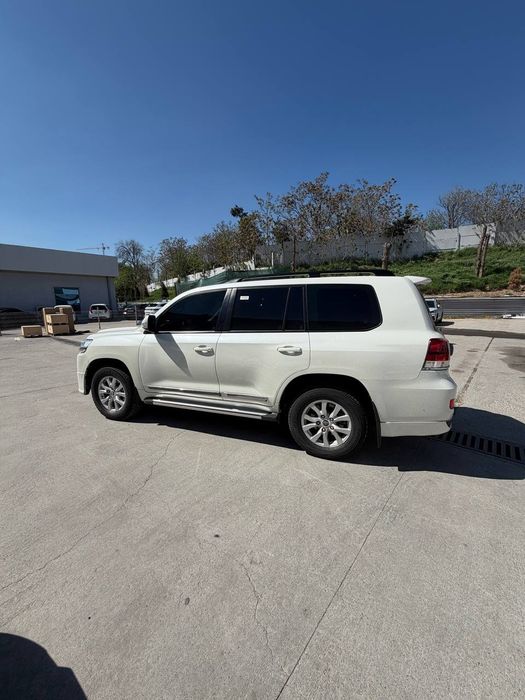 Toyota Land Cruiser 200. Zeekr 9X. Li 9. Denza N9. Kushandasi.