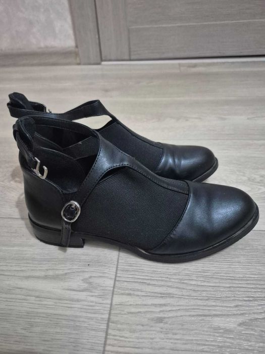 Продам кроссовки и туфли