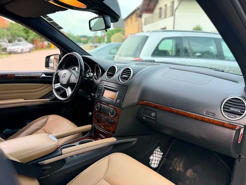 Vand mercedes ML 300 cdi 4 matic an 2011