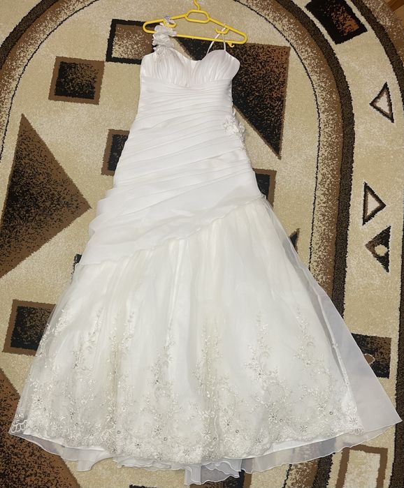 Rochie mireasa  anul achizitiei 2013 , white lady , 68kg, 1,78 cm