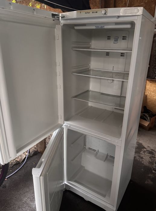 Продам холодильник Indesit bia16nf