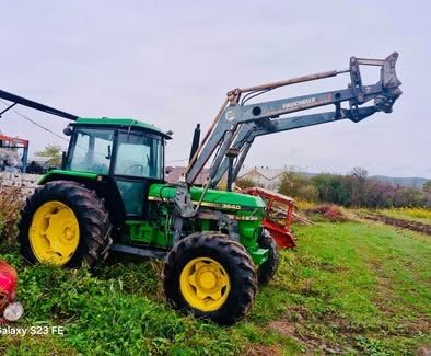 Vand tractor John Deere 3640 cu incarcator
