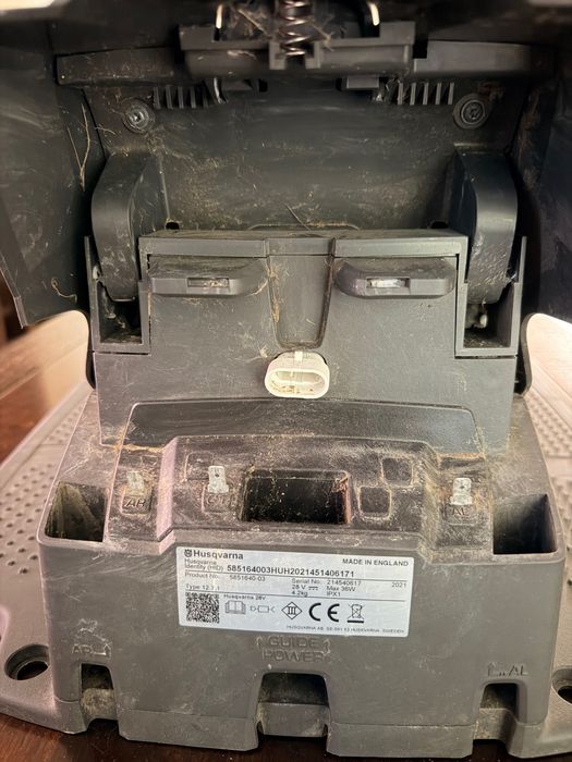 Stație de încărcare Husqvarna Automower 28V – originală, completă
