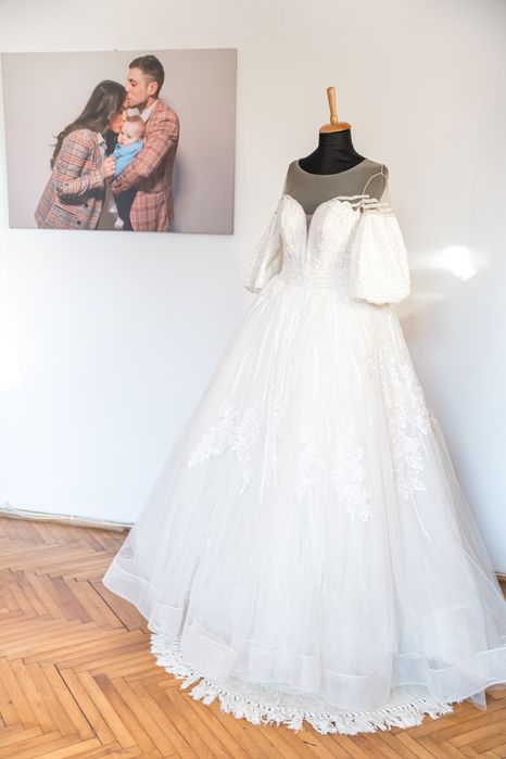 Vand rochie de mireasă