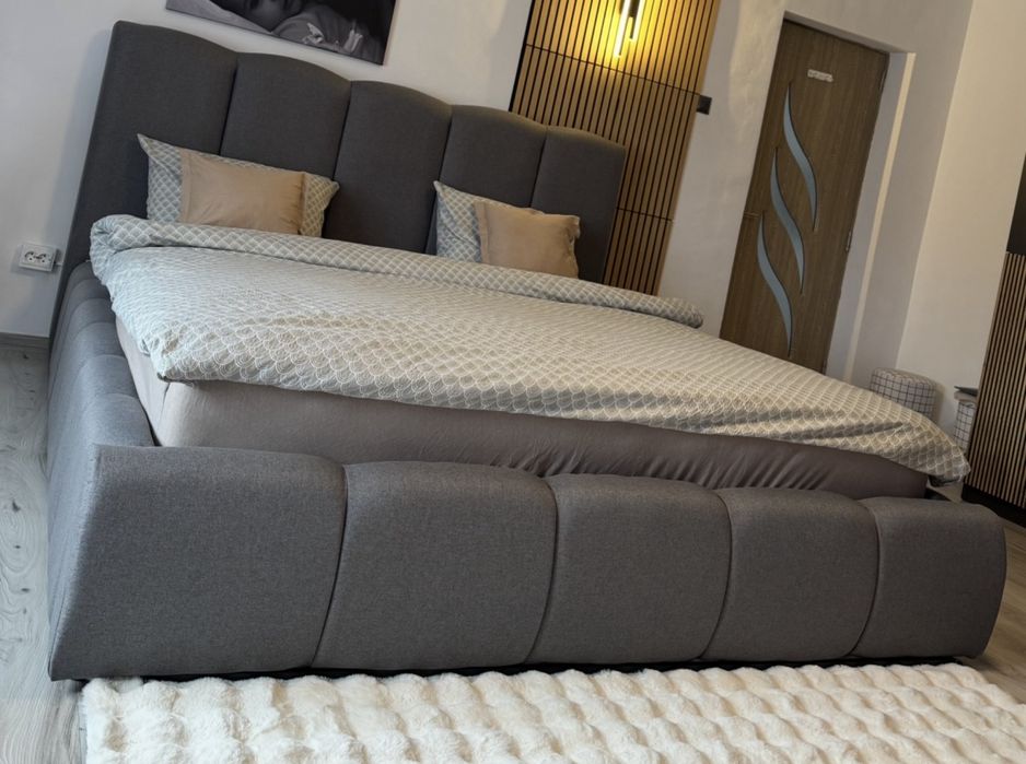 Pat de dormitor tapitat gri antracit