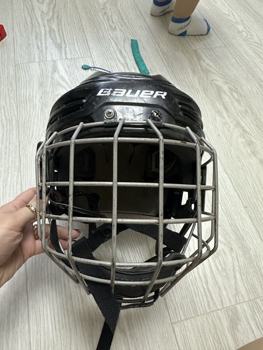 Продам коньки Bauer и шлем