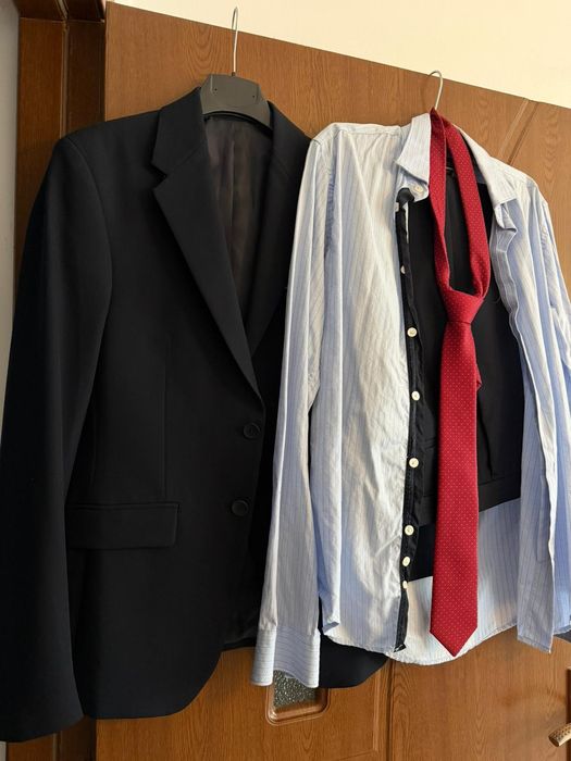 Vând  costum banchet