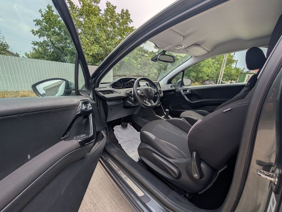Peugeot 208 1.4hdi 2014 Automat , 208k, 3 uși 4990 euro