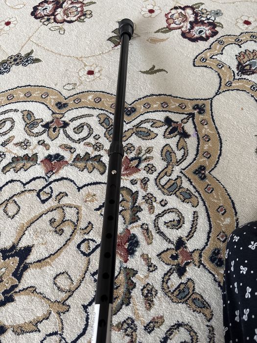 Костыль с опрой при ходьбе