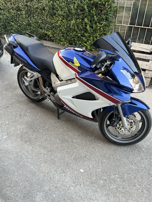 Продавам Honda Vfr 800
