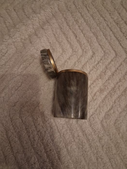 Мраморен моливник