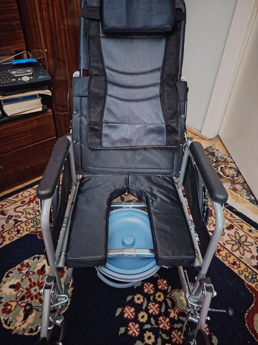 Vand scaun cu rotile pliabil