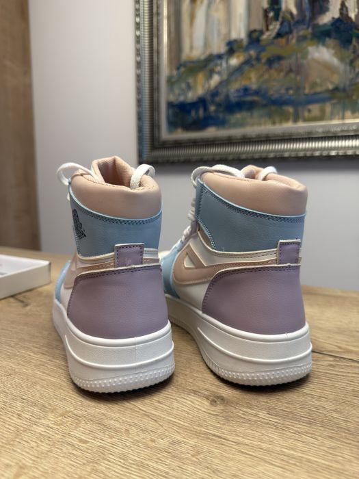 Дамски високи обувки