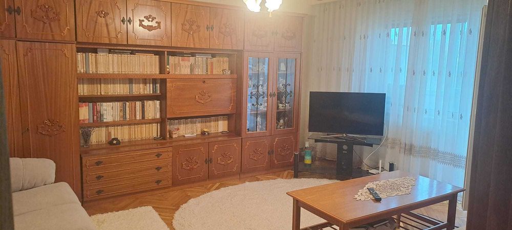 Apartament trei camere Exercitiu, etaj 3/4, liber