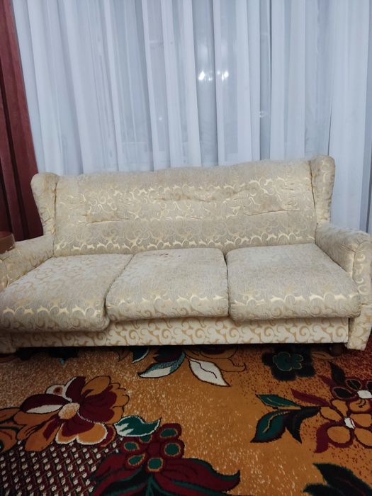 СРОЧНО!!! Продоется мягкий диван раскладной с двумя креслами.