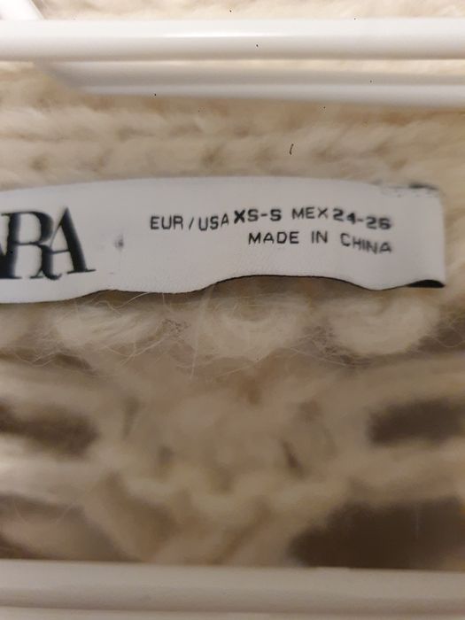 Pulover NOU deosebit de frumos REDUCERE