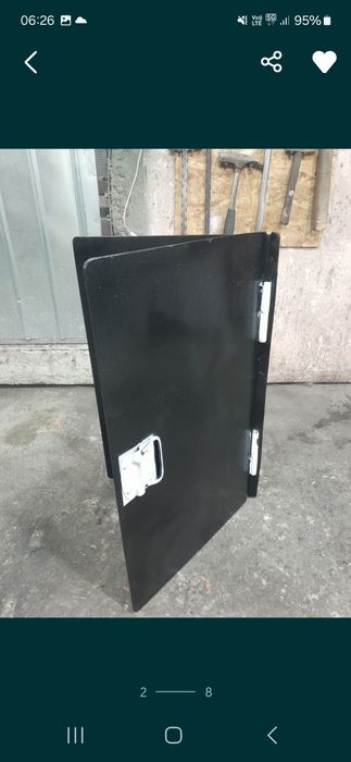 Vând capac metalic.