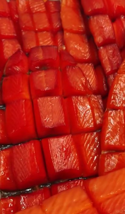 Продается копченая рыба.