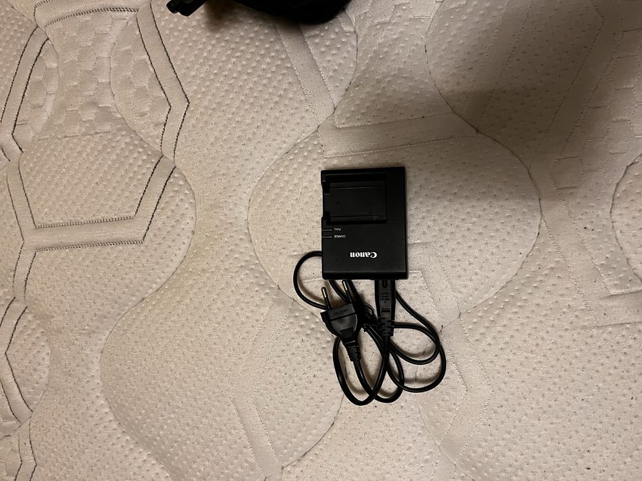 Canon 1200 D полупрофесионална камера