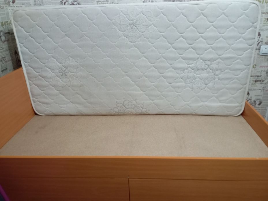 Кровать в хорошем состоянии