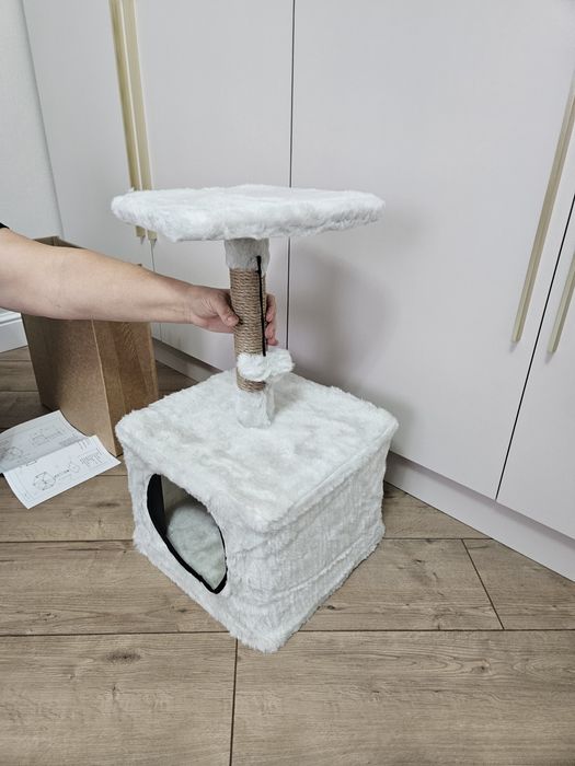 Домик коктеточка с игрушкой для кошек