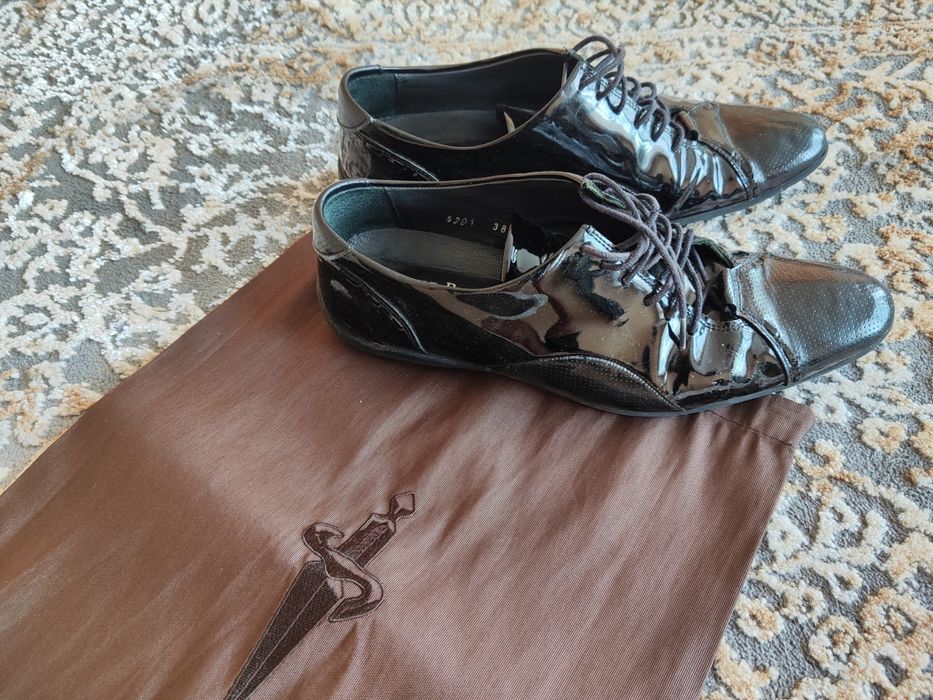 Кожени обувки Cesare Paciotti