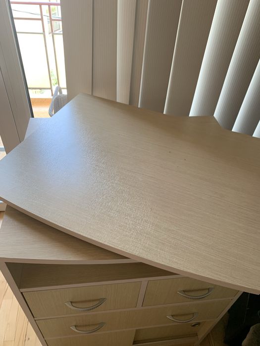 Шкаф с въртяща се поставка