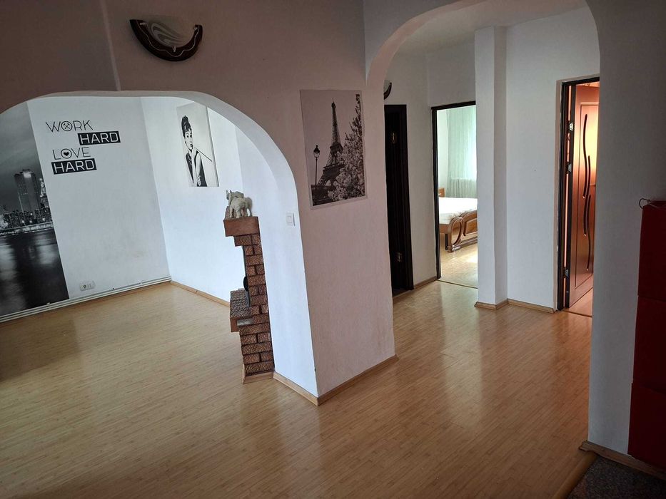 P.F. inchiriez apartament 3 camere Lunca Cetatuii