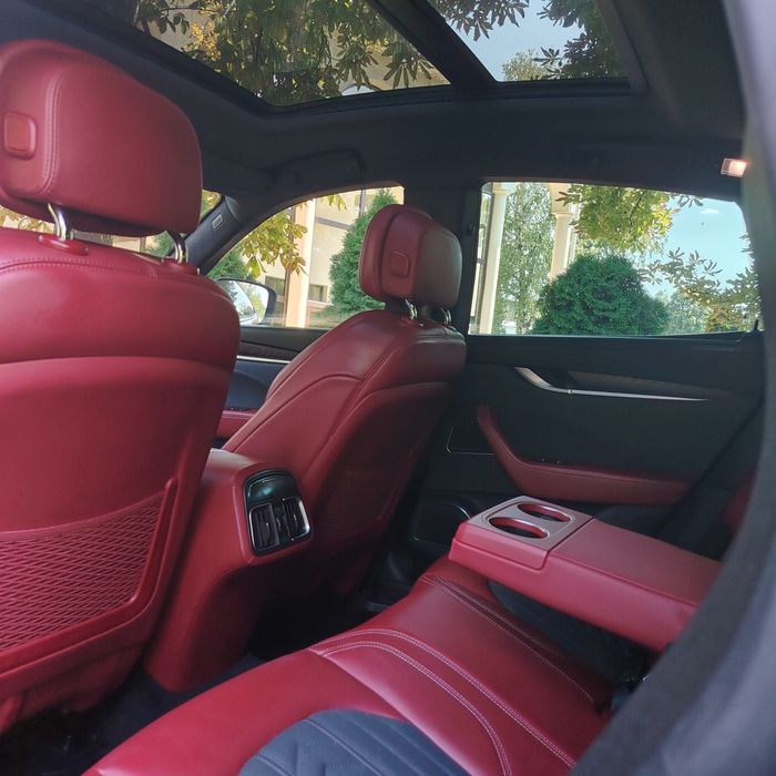 Vând Maserati Levante Granlusso Luxury