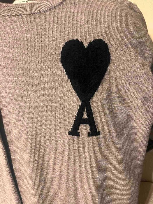 Бял, черен и сив пуловер AMI