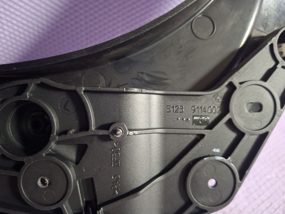 Mâner deschidere capota cu stâlp fir și buton Europa Original BMW F10 F11 Cod 9114002 Cod 9162735