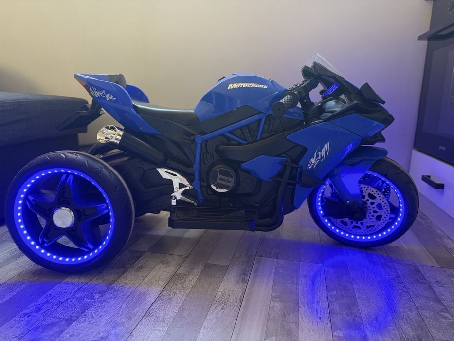 Детски акумулаторен мотор Moni Ninja H2R (с музика и LED светлини)