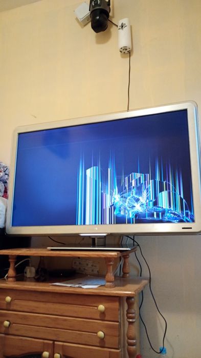 Philips 42PFL9803H  За части всички компоненти са налични и работещи