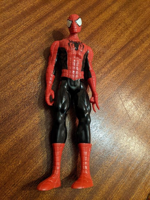 стара полска хармоника, вертолет и метална кола