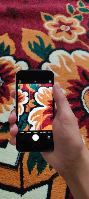 Iphone SE sotiladi srochnaga