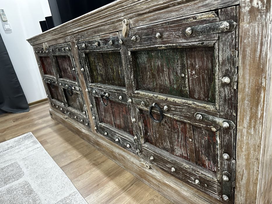 Старинен индийски масивен бюфет