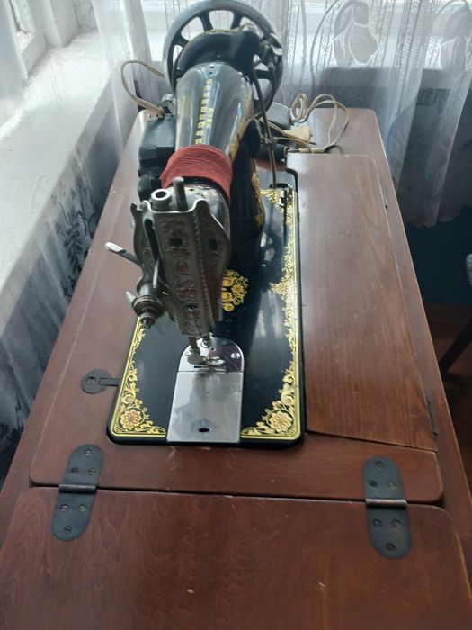 Продаётся  Швейная машинка.