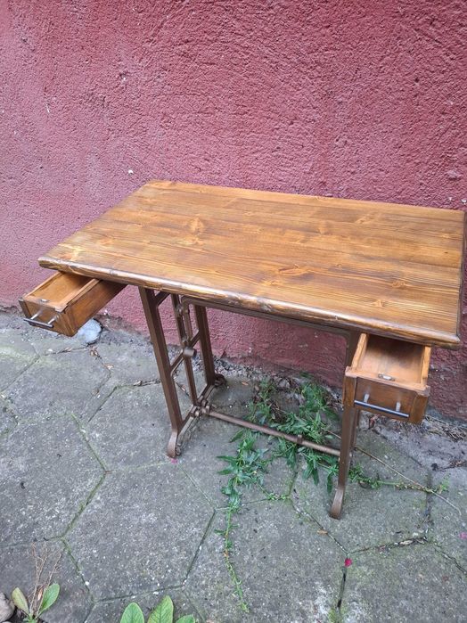 Дървена маса , подходяща и за градинска мивка