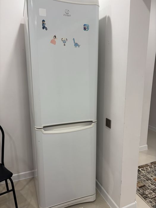 Холодильник, indesit