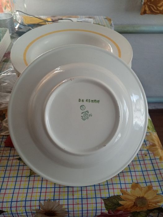 Продам фарфоровые тарелки и прочее