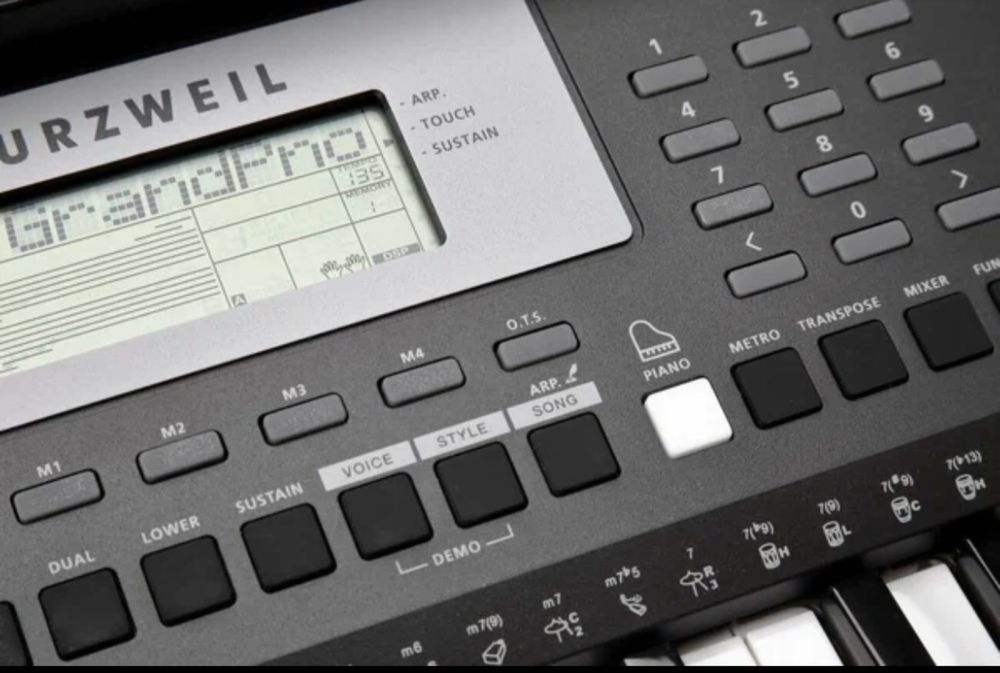 Продается синтезатор