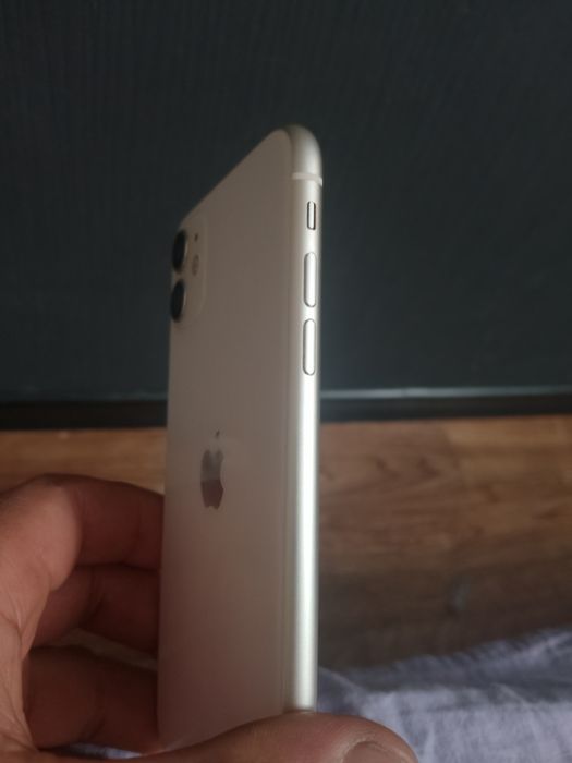 Аифон 11 идеальном состоянии!!