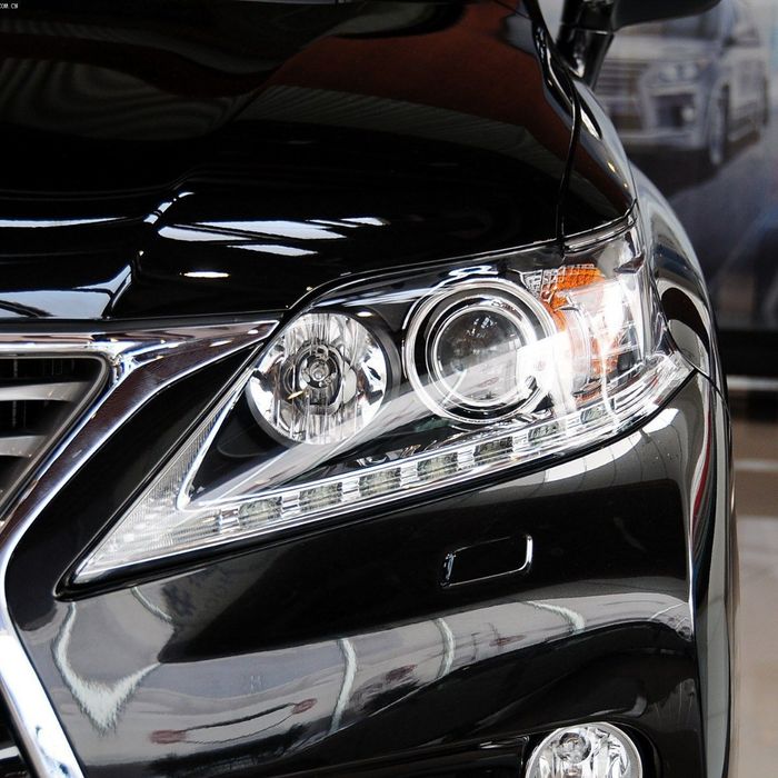 Стекла фар  Lexus RX270. RX350. RX450