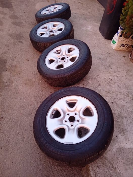 Гуми за джип.