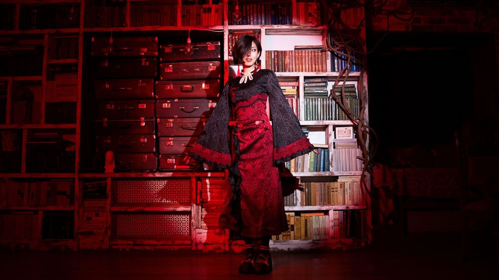 Красное платье в азиатском стиле