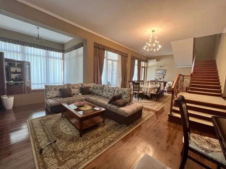 Сдаётся Евродом на 7-комнат Яккасарайский район шикарная Классика