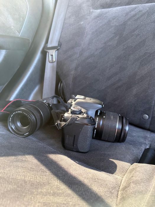 Продам Canon 600D фотоаппарат